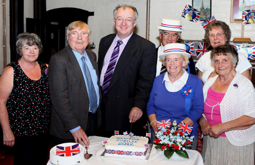 John Hemming MP cuts the Diamond Jubilee Cake
